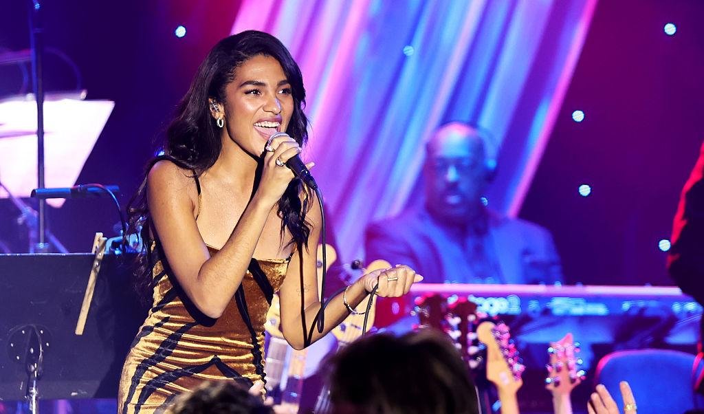 Estrelas brilham em festa pré-Grammy durante temporada de premiações