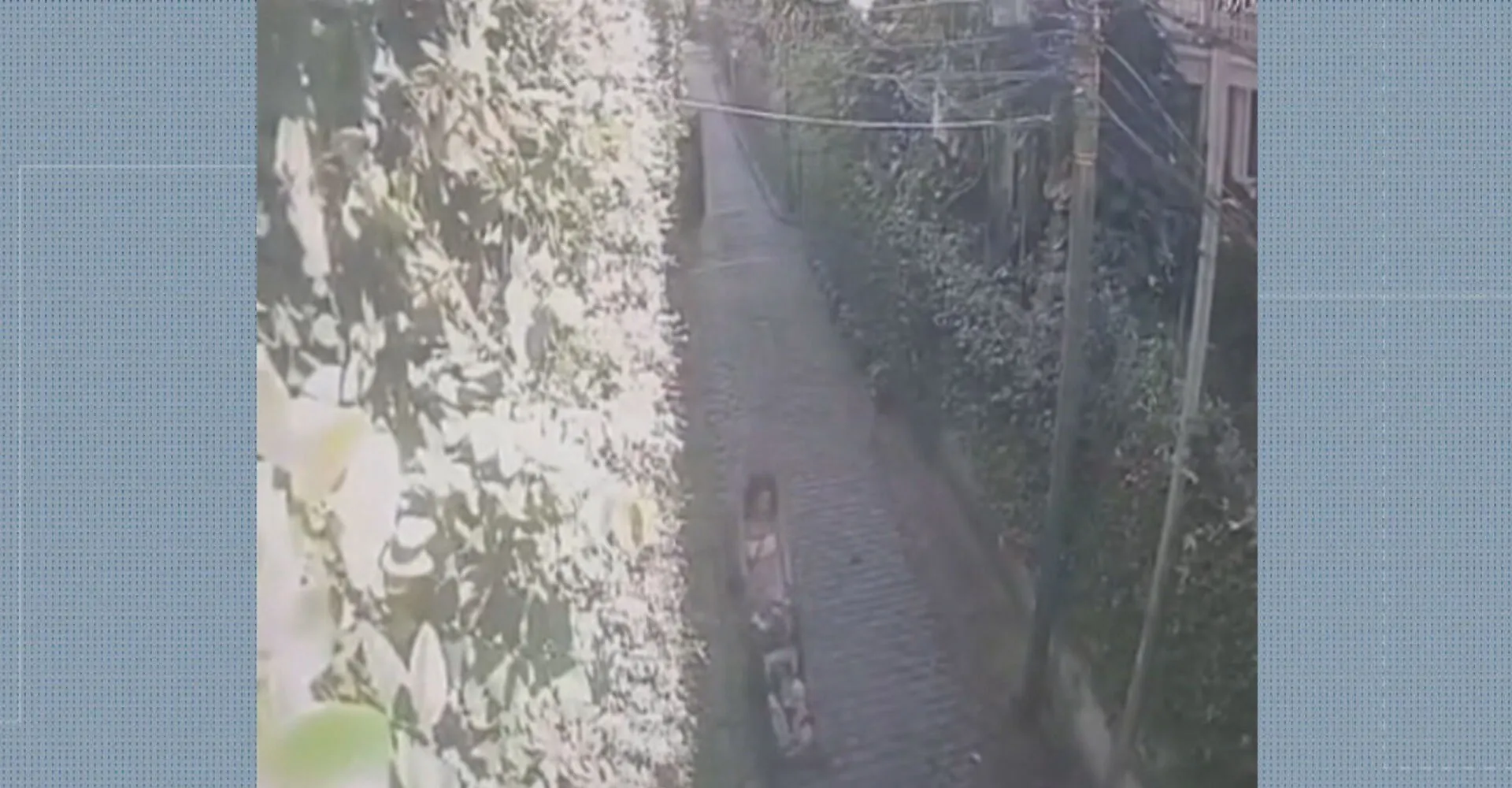Câmera registra momento em que casarão desaba e atinge mãe e filha no Cosme Velho