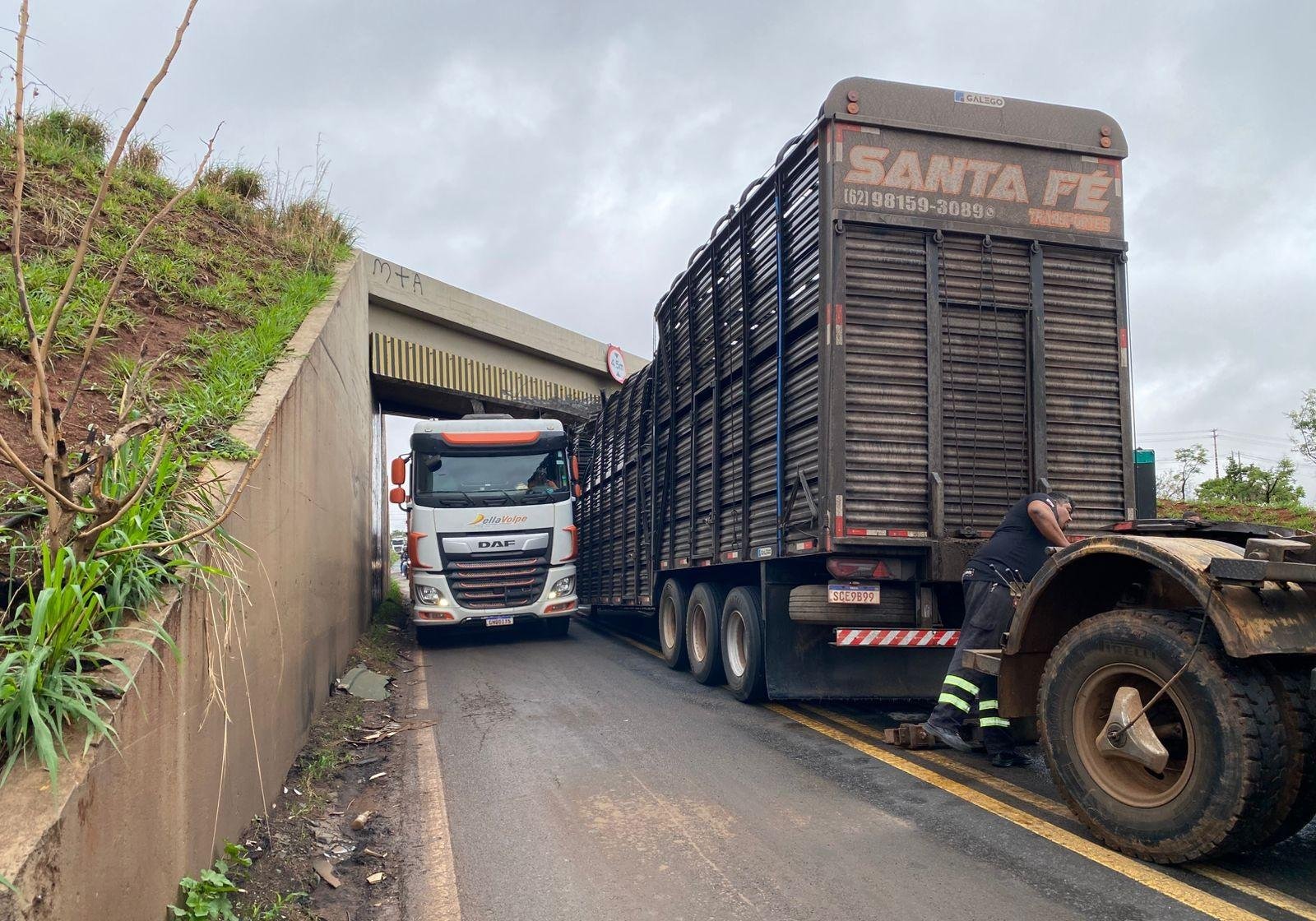 Pontilhão da BR-365 em Uberlândia é interditado; veja rotas | G1