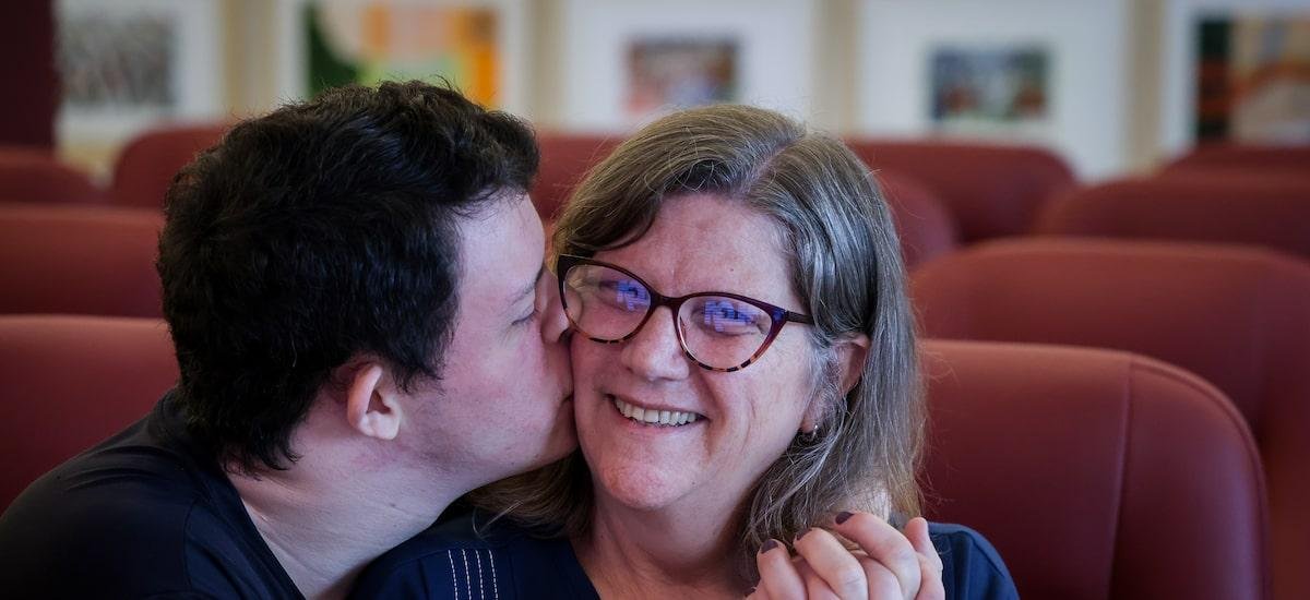 Mães atípicas relatam sobrecarga, falta de informação e dificuldade de conciliar cuidados e carreira