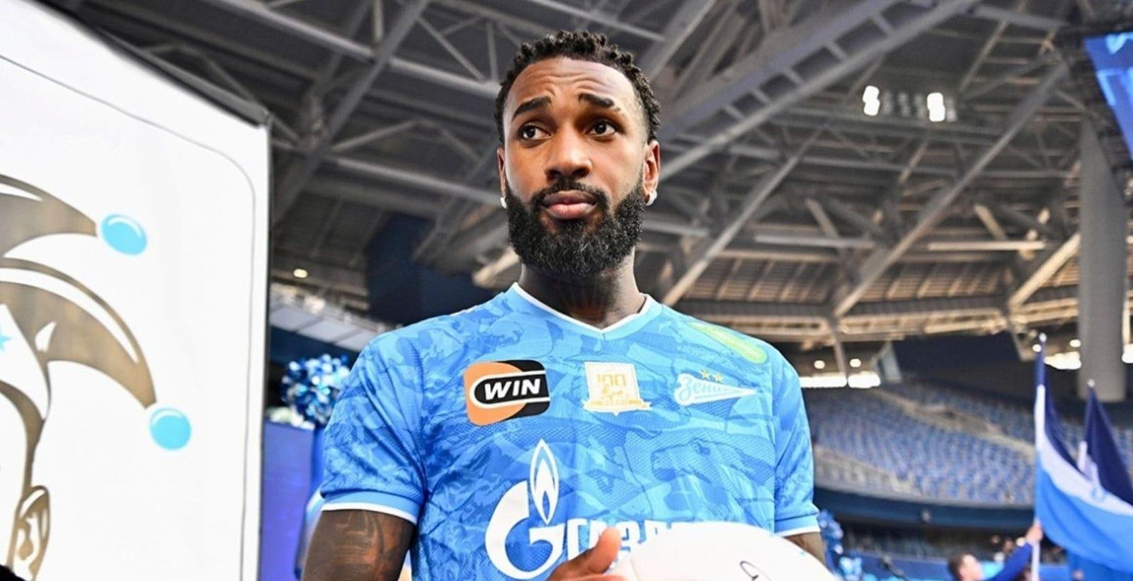 Gerson chega ao Cruzeiro e é recebido com festa pela torcida; veja vídeo