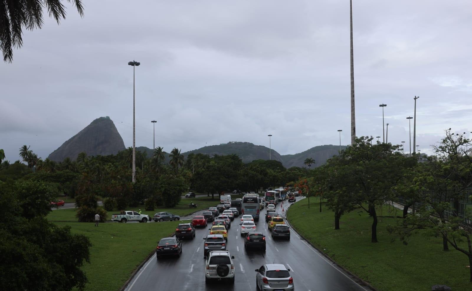 Sexta-feira concentra pico da chuva no Estado do Rio, e fim de semana deve ter redução gradual; veja previsão completa