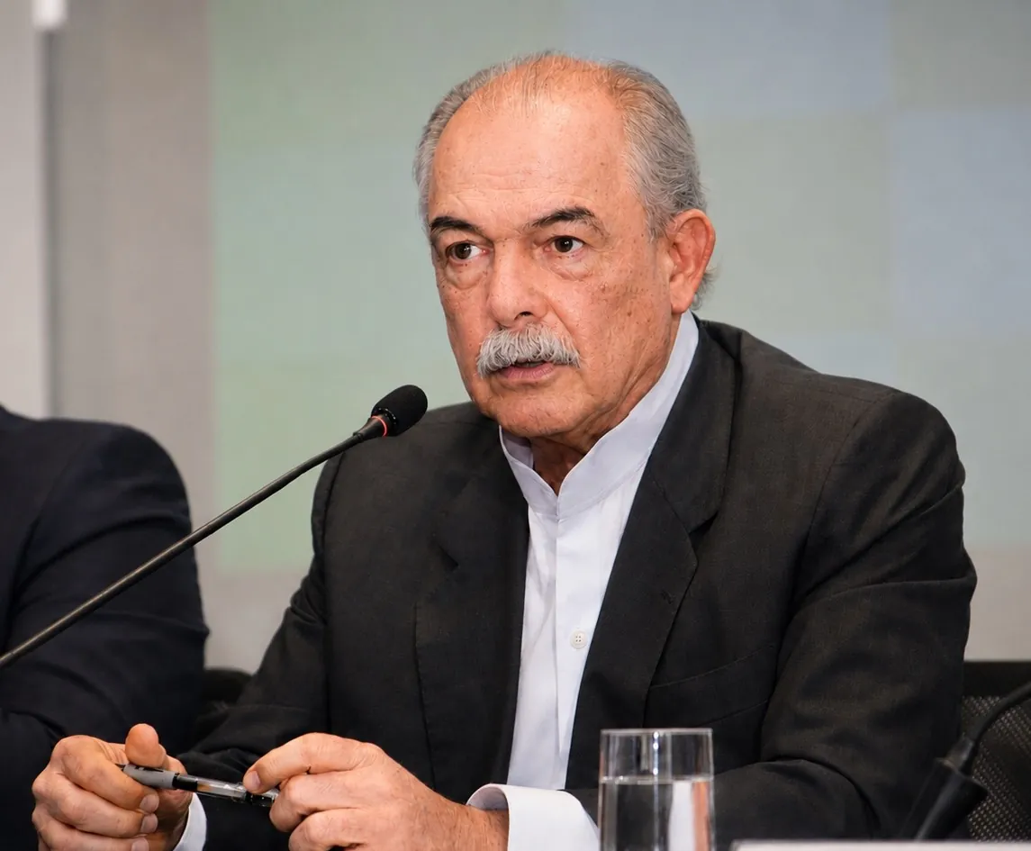 Mercadante confirma vendas de ações da BNDESPar após valorização da carteira