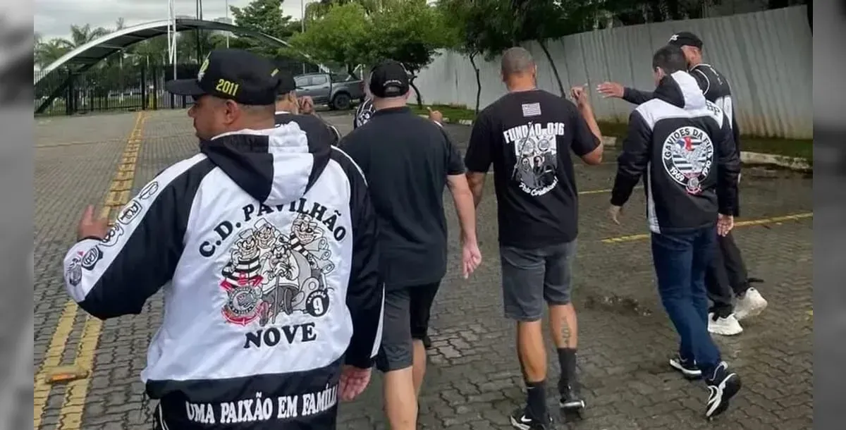 Torcida organizada cobra jogadores e Dorival falta a reunião no Corinthians