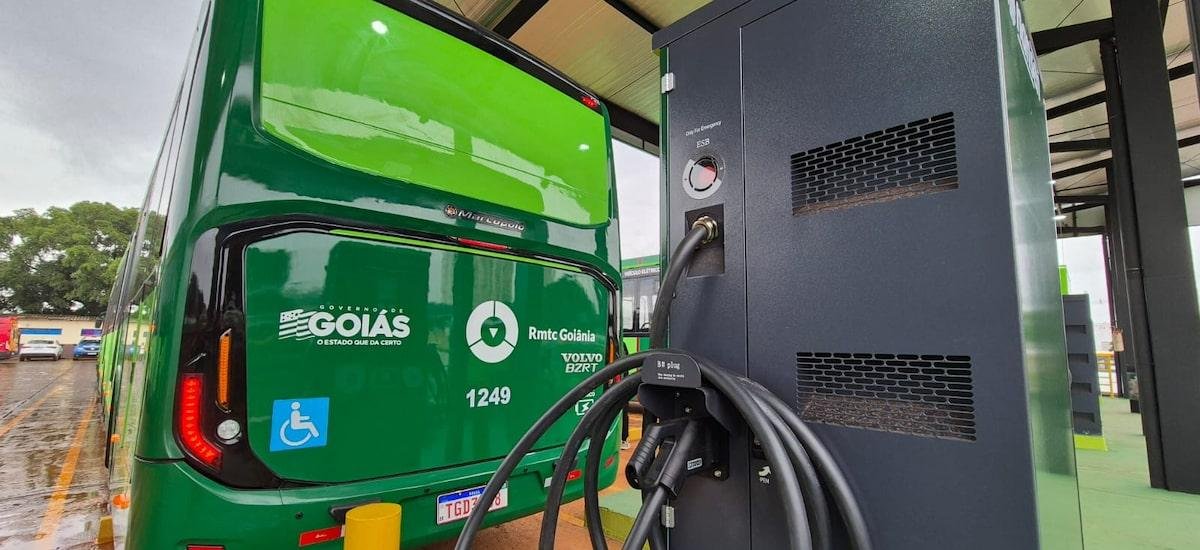 Maior ônibus elétrico do mundo roda no Brasil; saiba mais