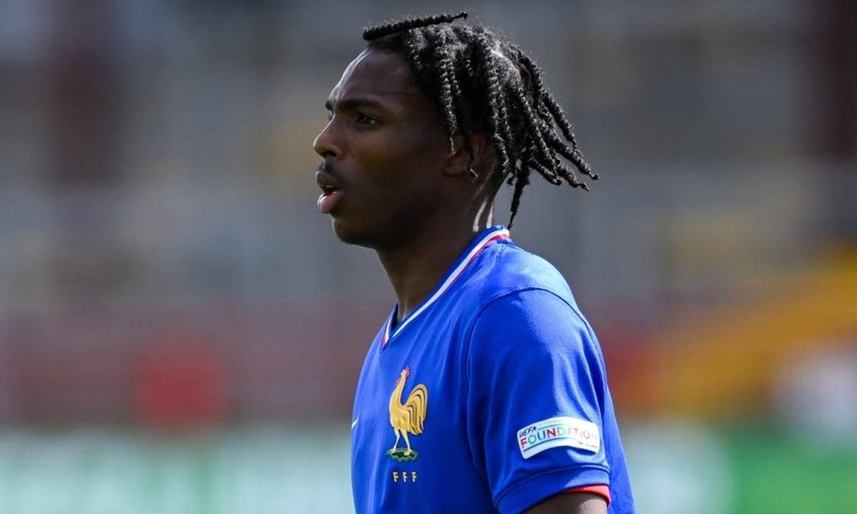 Liverpool anuncia contratação de zagueiro francês por R$ 431 milhões