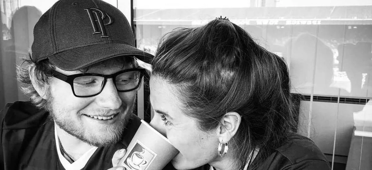 Ed Sheeran comenta recuperação da esposa após cirurgia para retirada de tumor