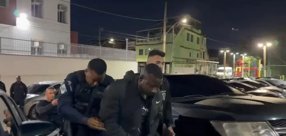Homem apontado como principal 'puxador de guerra' do CV é preso em Caxias após trocar tiros com policiais