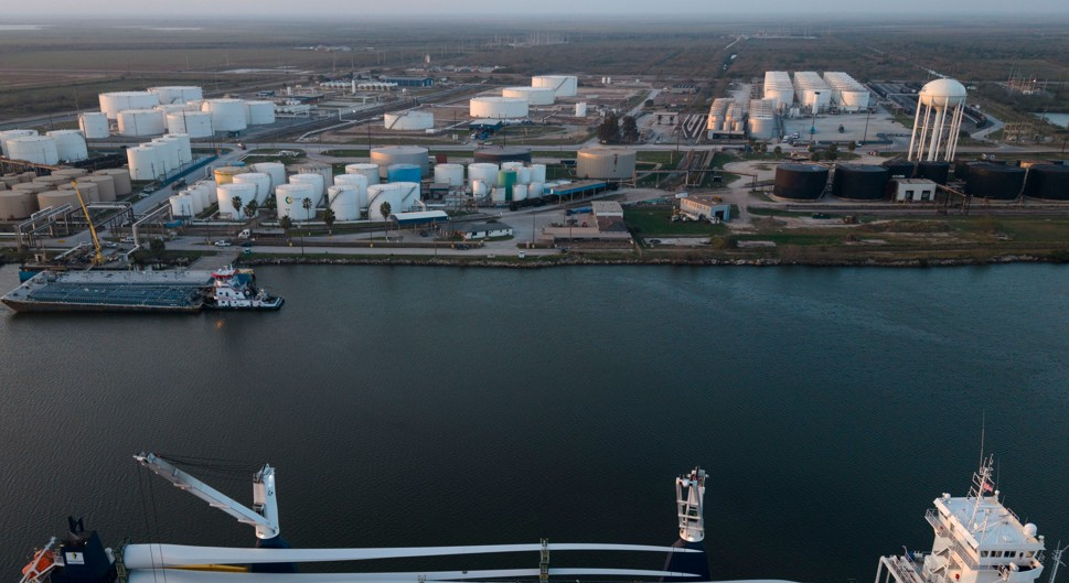 Trump anuncia primeira nova refinaria dos EUA em 50 anos em meio à disparada do petróleo