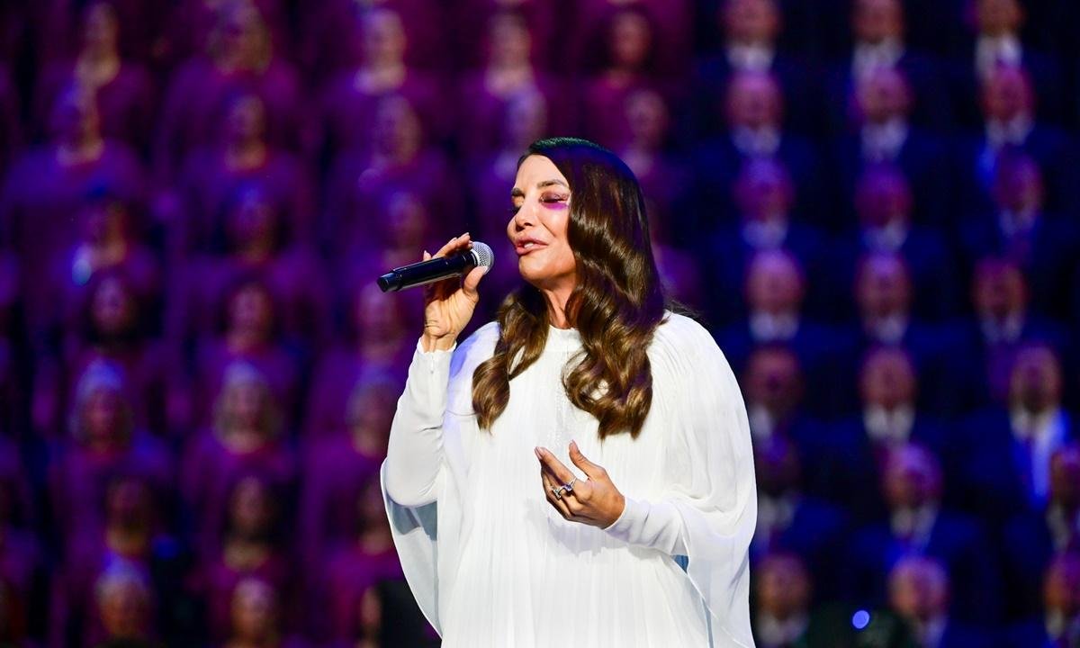 Veja o retorno de Ivete Sangalo aos palcos após acidente doméstico