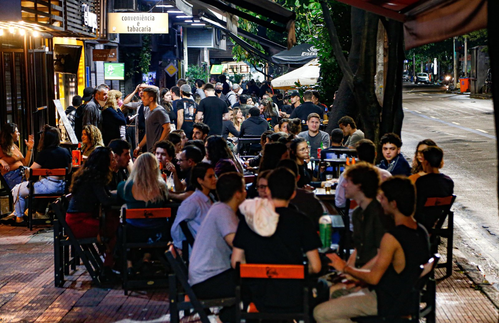 Restaurantes, hotéis e comércio: raio-x do Ministério do Trabalho aponta setores mais afetados pela mudança na escala 6x1