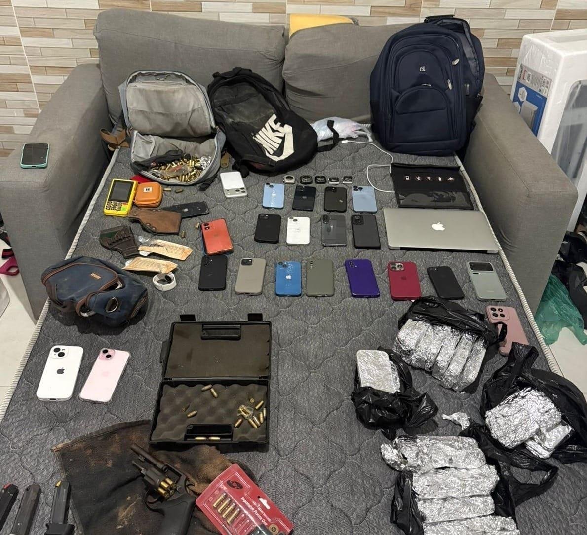 PM descobre ‘casa cofre’ com mais de 90 celulares em Paraisópolis, em SP