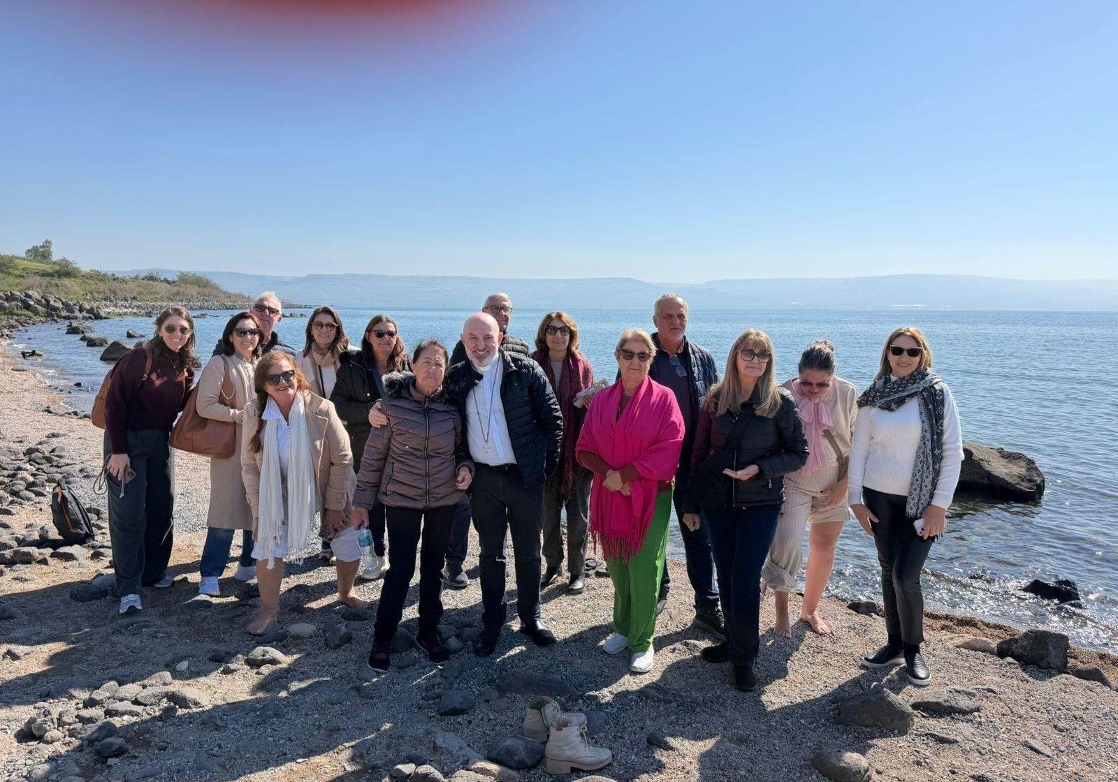 Padre com 16 brasileiros atravessa deserto após bombardeios em Israel | G1