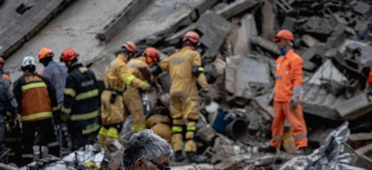 Sobe para 3 número de mortos após prédio em construção desabar sobre casa em SP