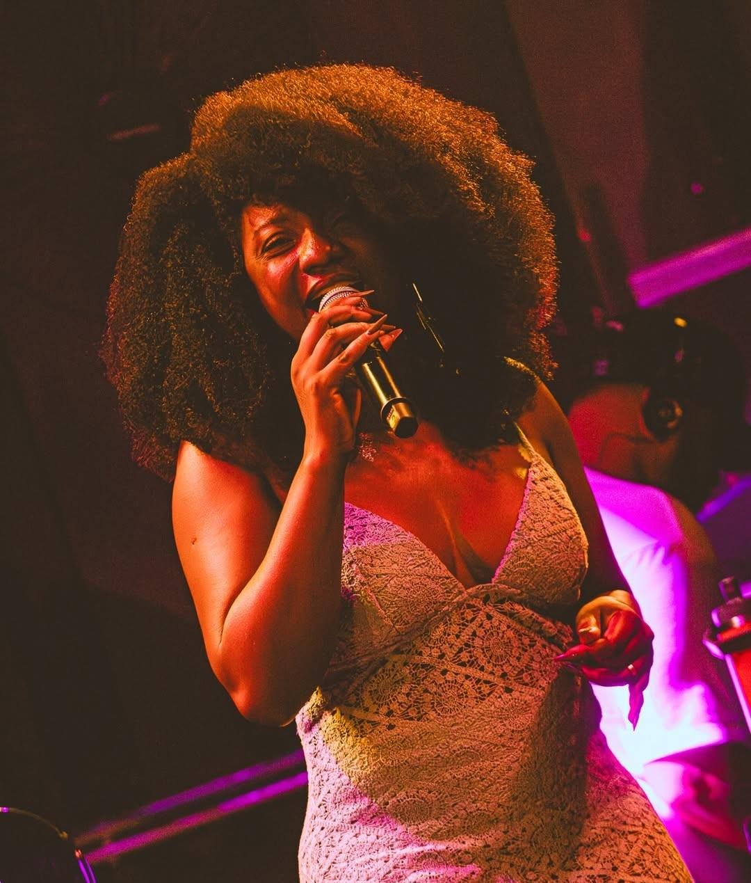 Saiba sintomas de aneurisma, que matou a sambista Adriana Araújo