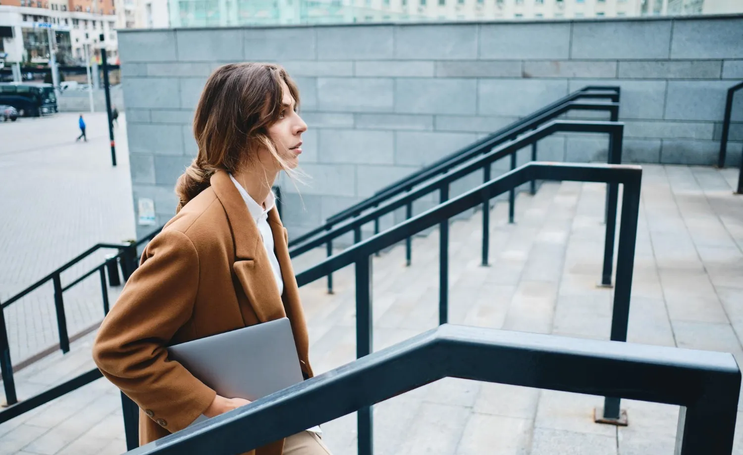 O ponto em que a carreira das mulheres mais trava — e não é no topo | G1