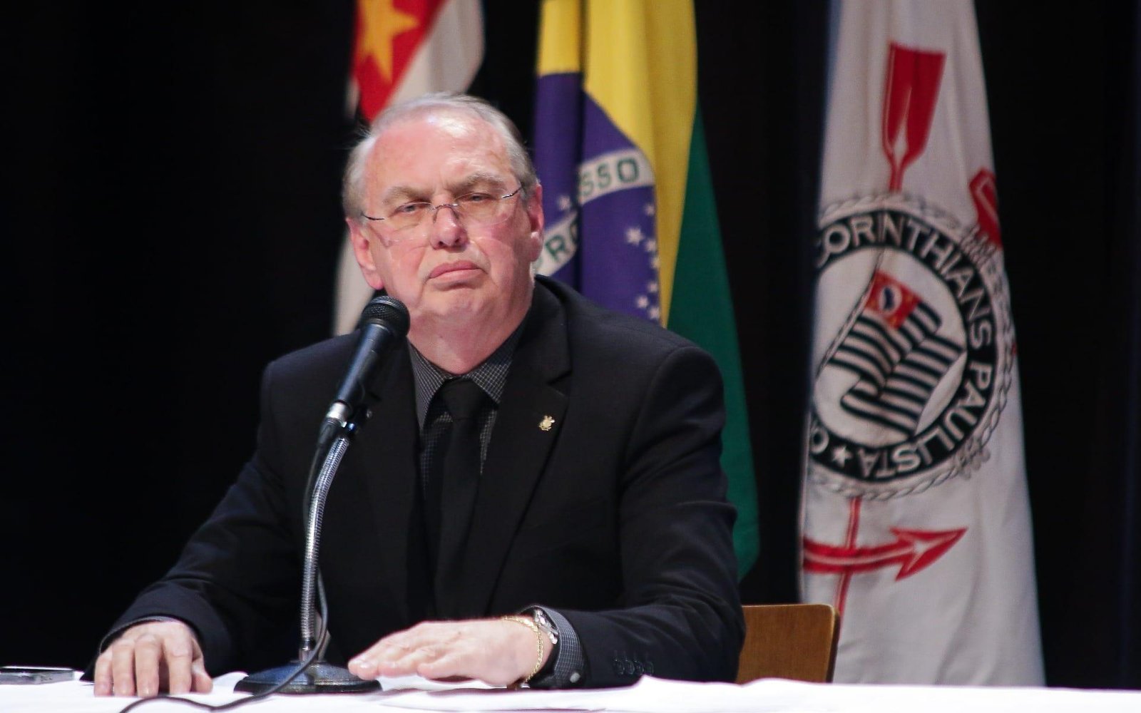 Presidente do Corinthians denuncia coação: "Ou faz o quero, ou vou te f..."