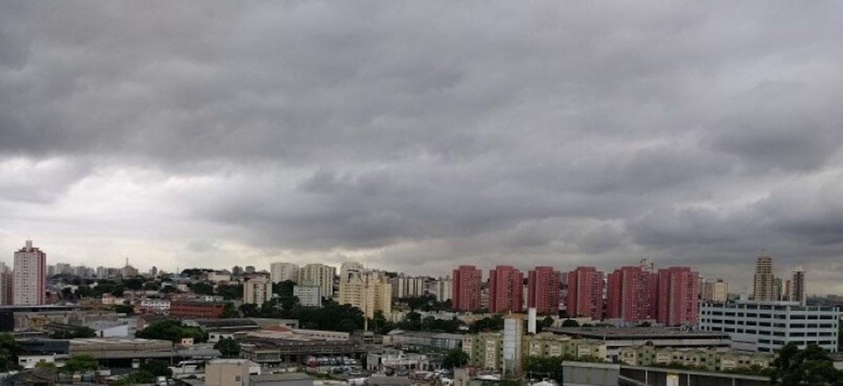 Cidade de São Paulo inicia semana com tempo nublado; outras regiões do Brasil têm alertas de chuvas