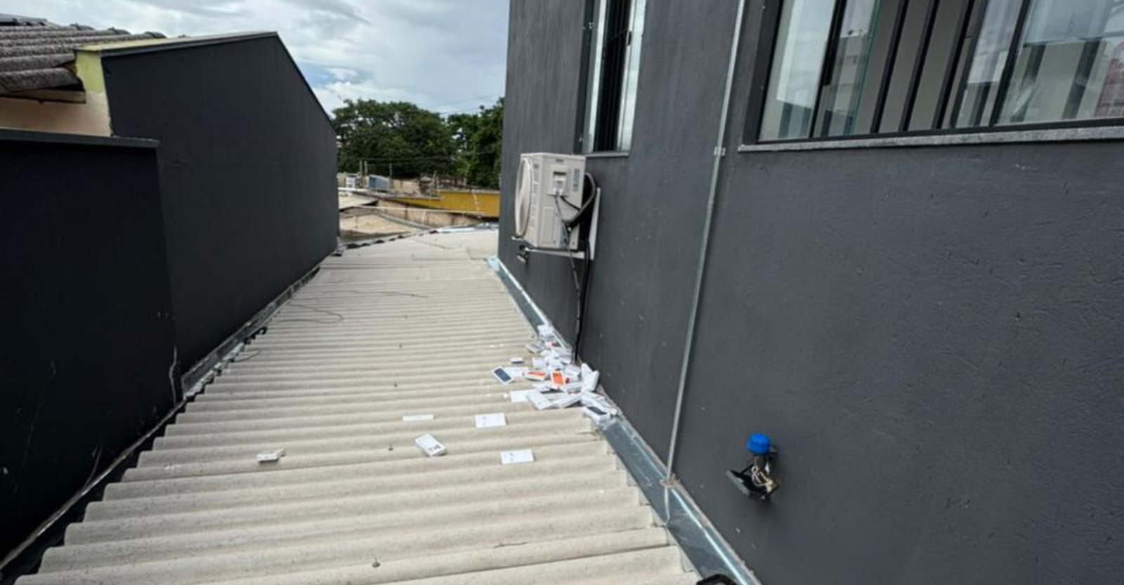 iPhones jogados pela janela durante operação em Uberlândia | G1