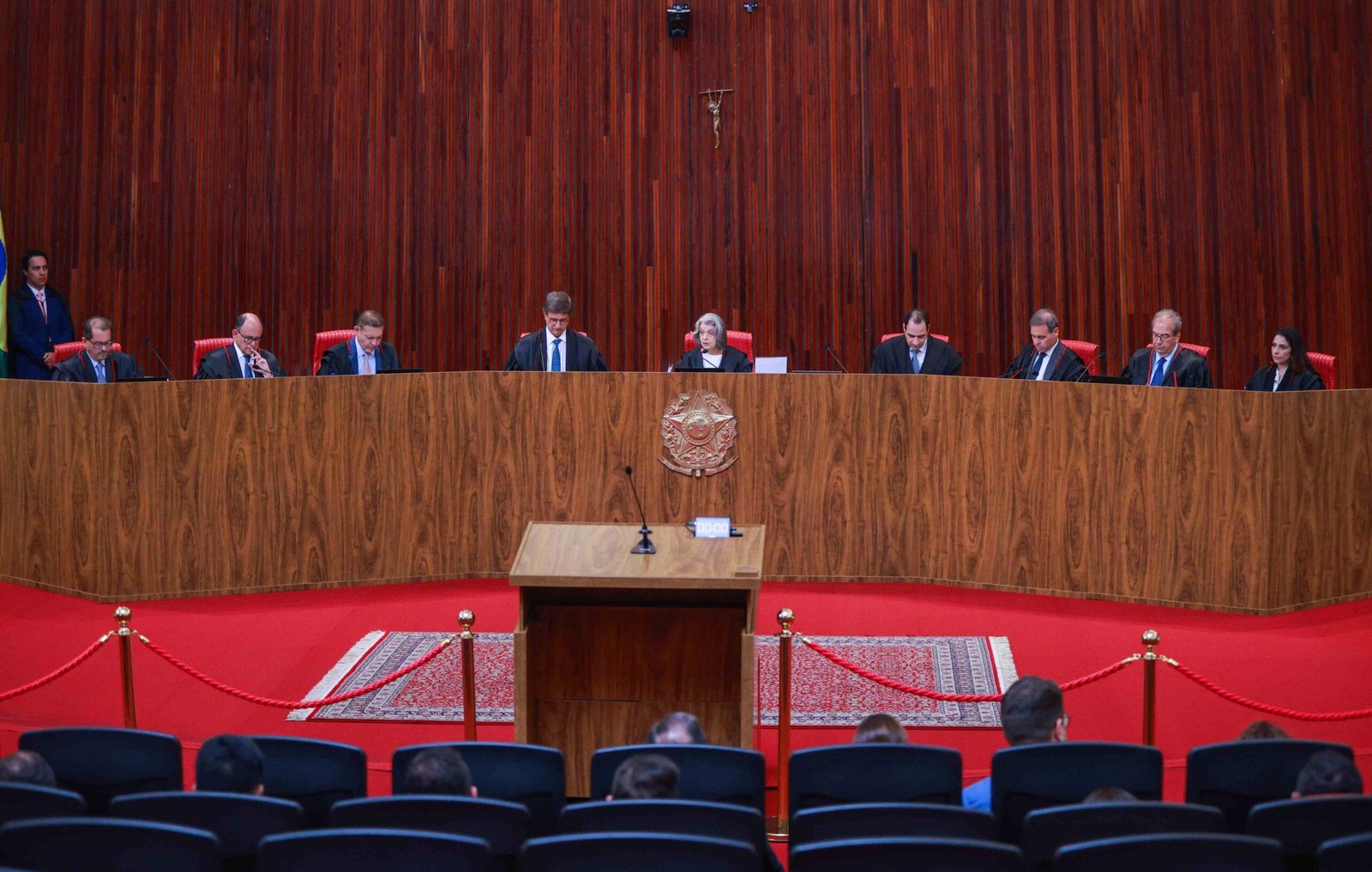 Eleições: Cármen pede que partidos atuem no "ambiente da legalidade"
