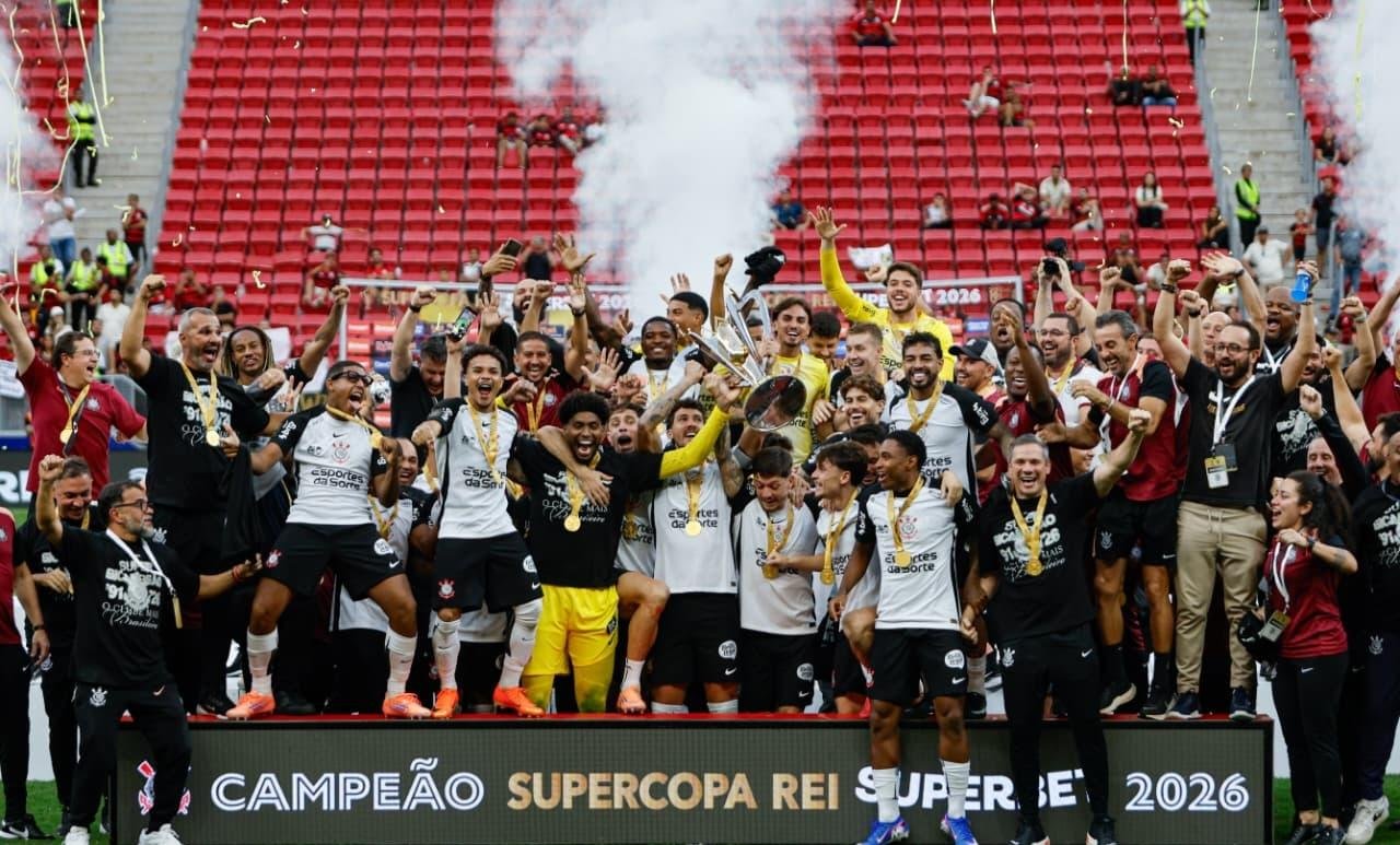 Corinthians levanta troféu da Supercopa do Brasil no Mané Garrincha