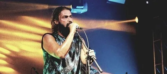 Cantor de banda de rock catarinense é preso após condenação por estupro