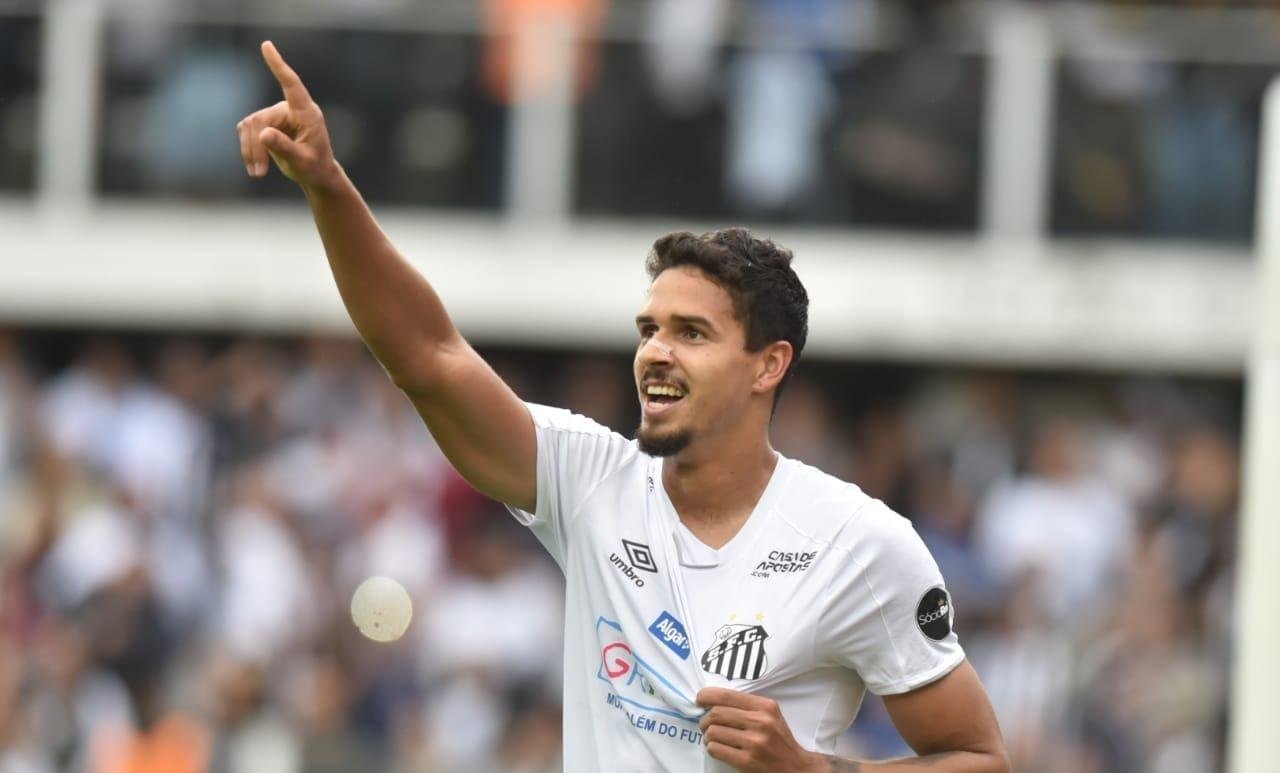Santos negocia contratação do zagueiro Lucas Veríssimo; veja valores