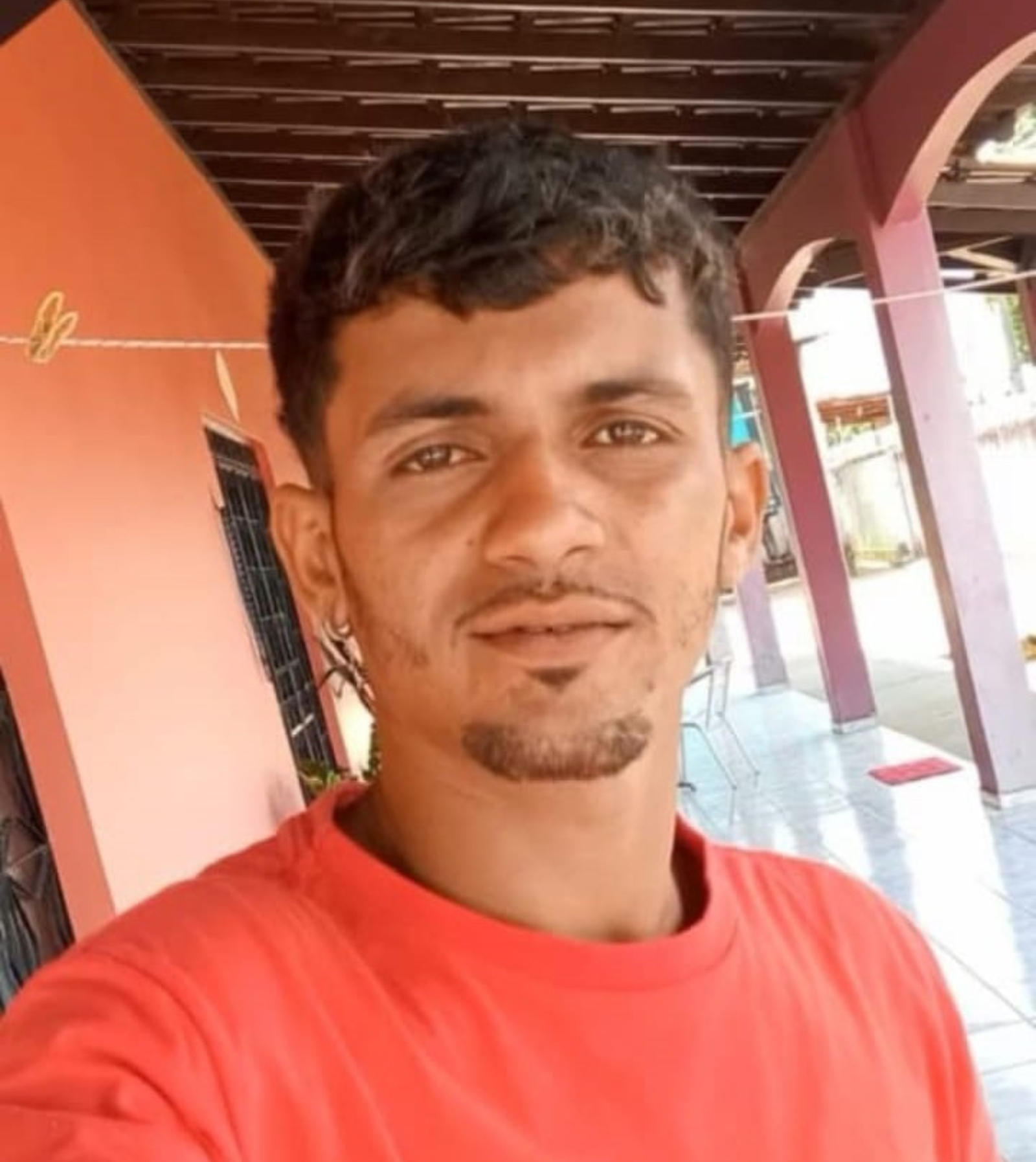 Homem morre após sair da estrada e cair em obra na BR-210, em Roraima | G1