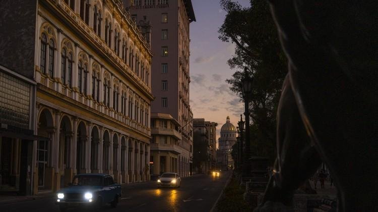 Após autorização dos EUA, empresas privadas em Cuba começam a importar combustível diante de crise energética