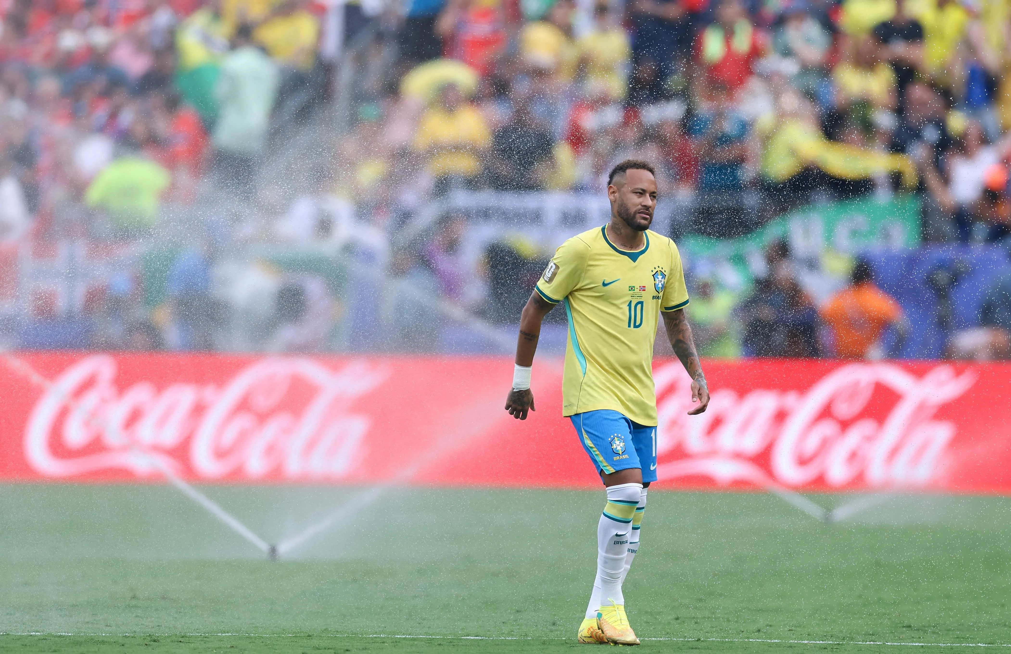 CBF estuda fazer jogo de despedida para Neymar na seleção, mas não há previsão de data