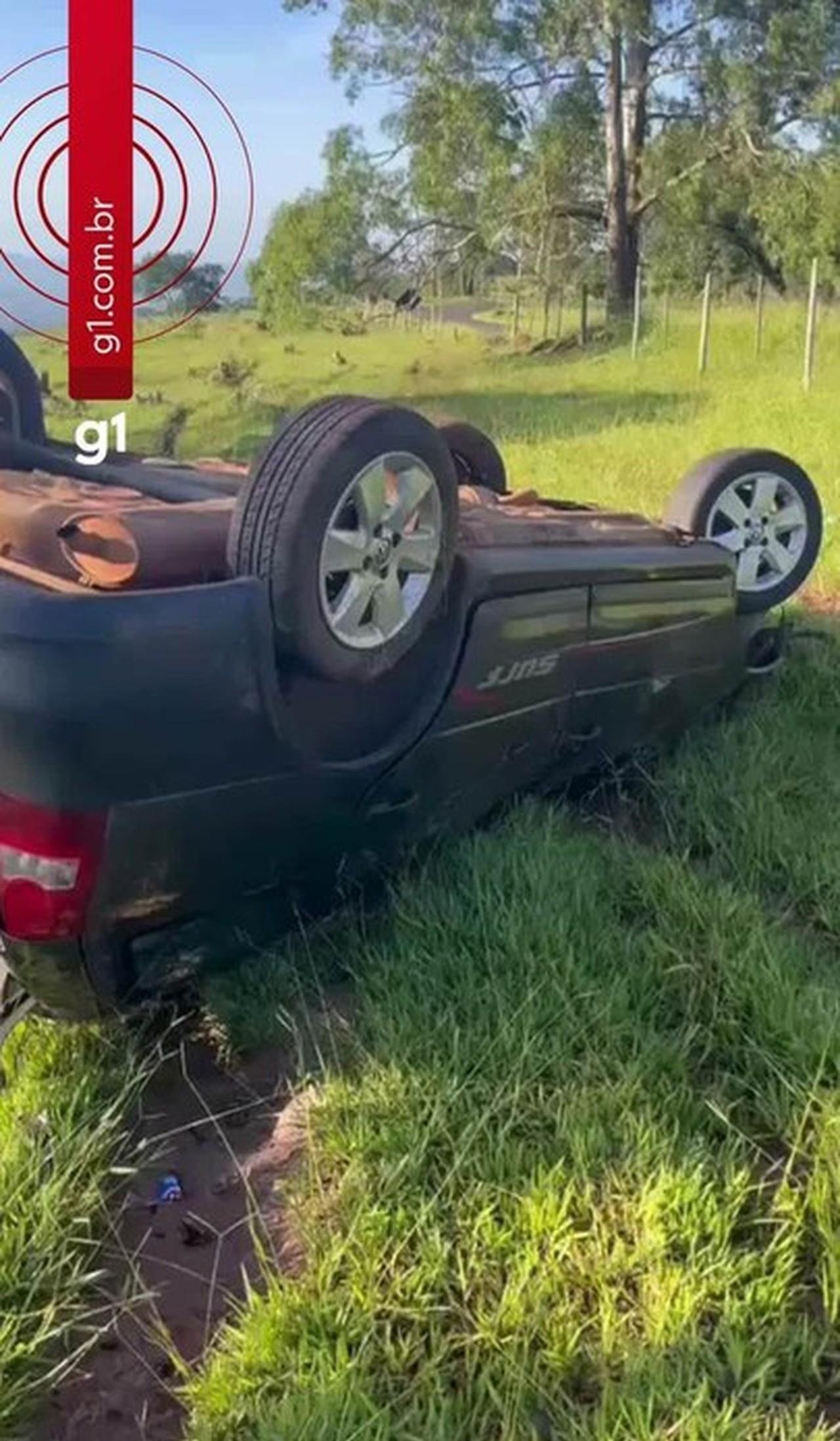 Acidente na Serra de São Pedro: carro capota e motorista foge | G1