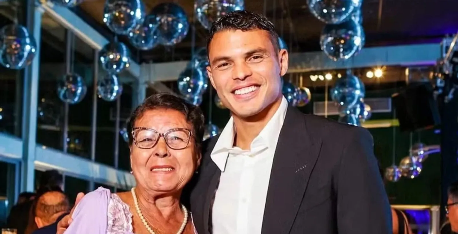 Fluminense lamenta morte da mãe de Thiago Silva: "muita força"