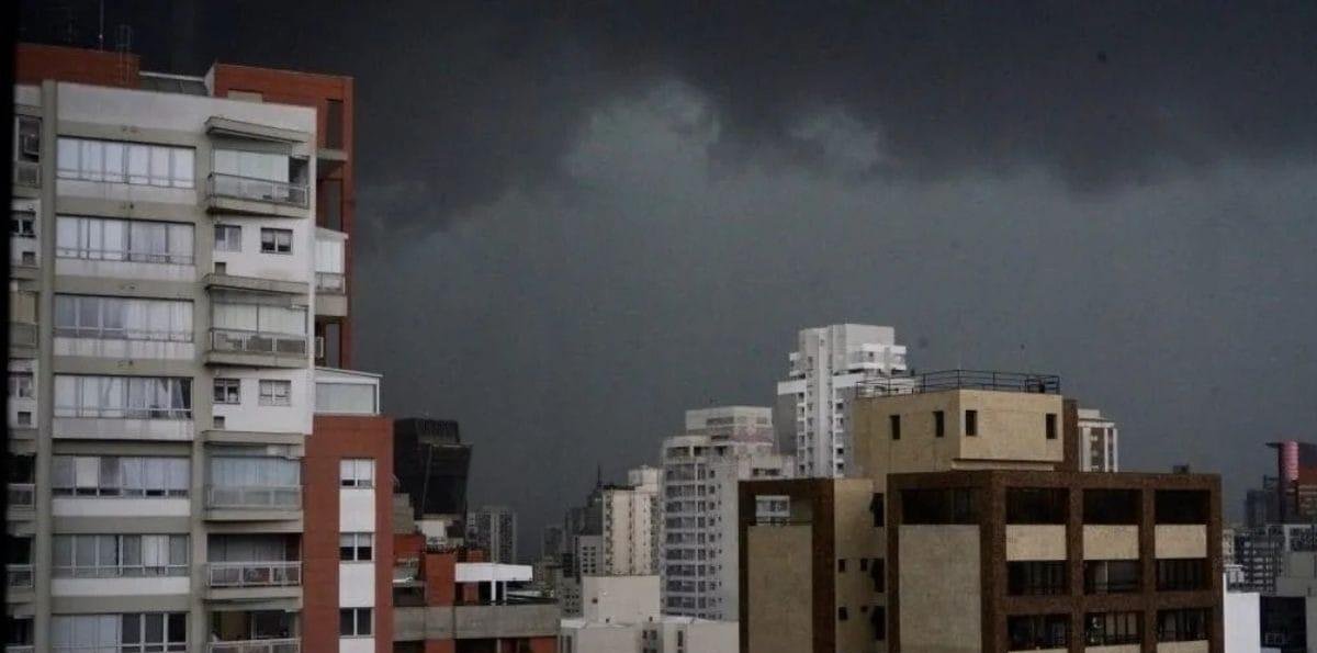 Tempestade e ventos de 90 km/h: Defesa Civil de SP ativa gabinete de crise