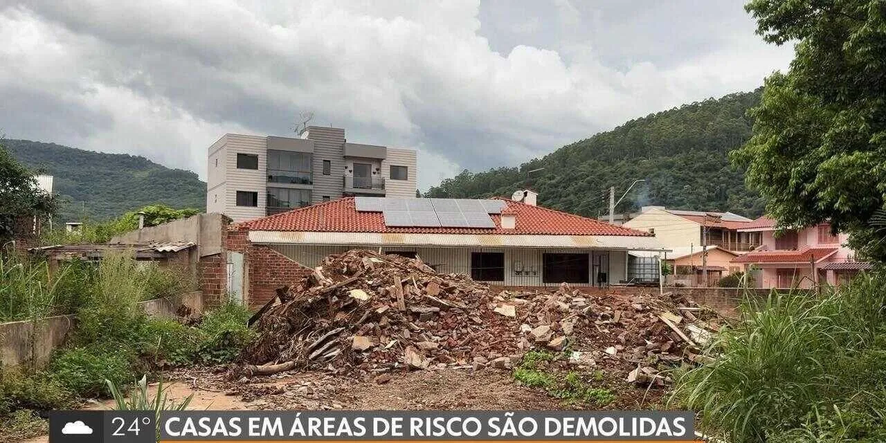 Por que casas que resistiram às enchentes no RS estão sendo demolidas | G1