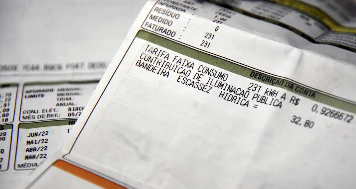 Aneel divulga calendário para anúncio de bandeiras tarifárias em 2026