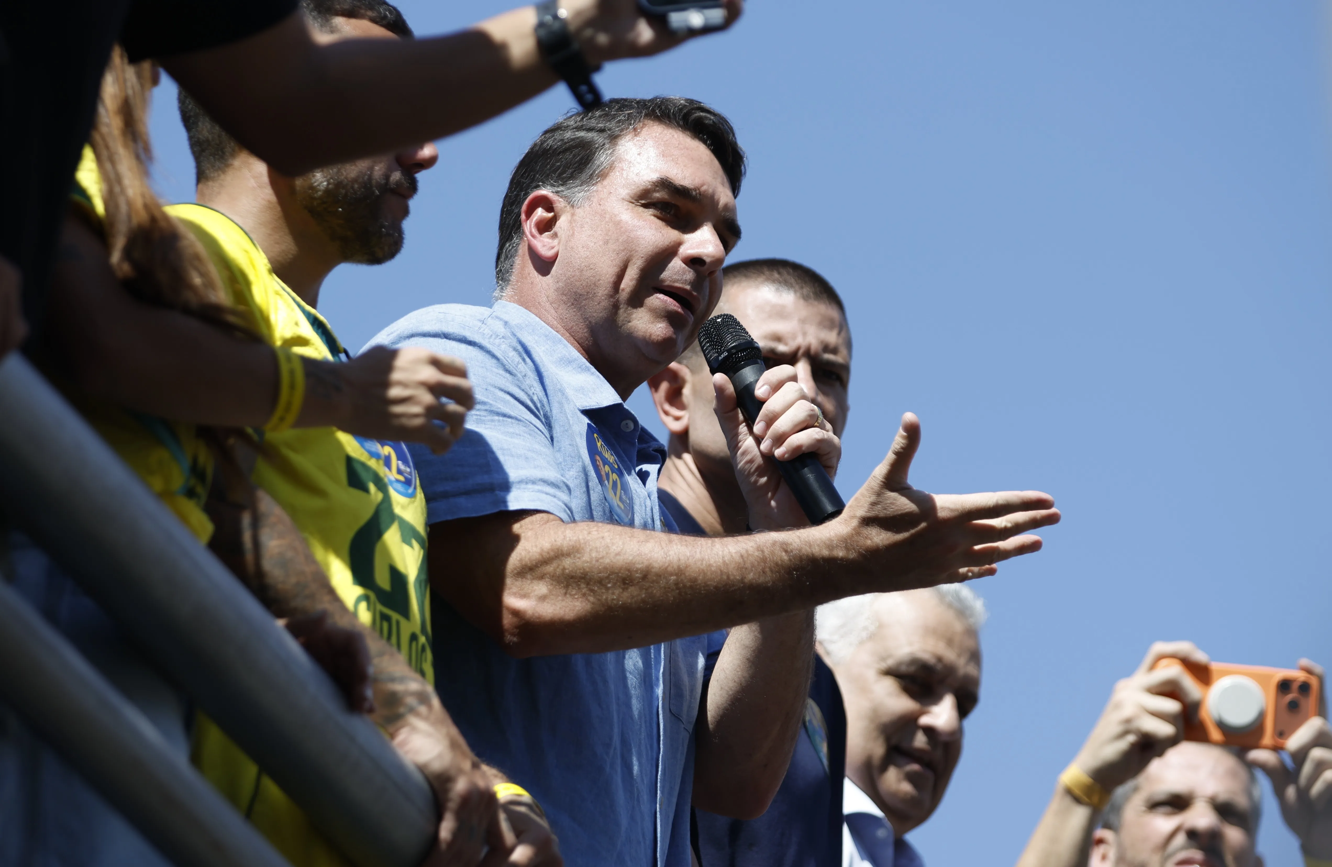 Investigação de Flávio Bolsonaro em caso Dark Horse permanece sob sigilo