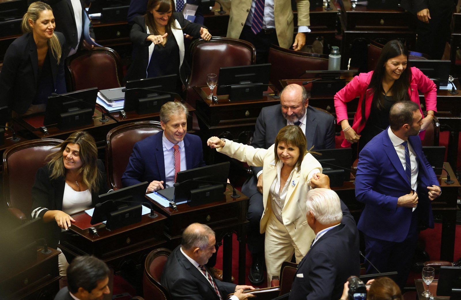 Reforma trabalhista de Milei é aprovada no Senado | G1