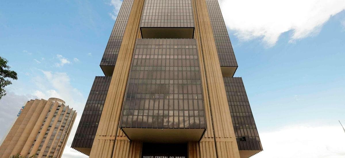 Contrato de sigilo para perfis criticarem BC tem iniciais de Vorcaro e multa de R$ 800 mil; veja