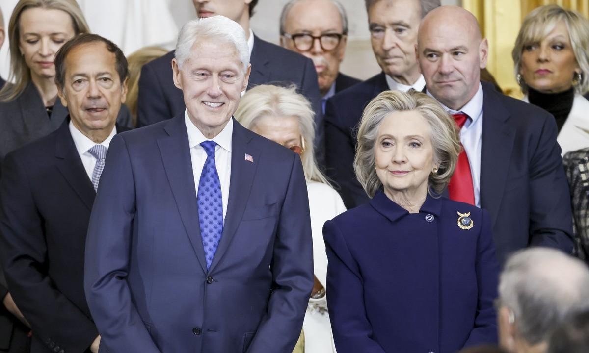 Hillary diz a comitê que Bill Clinton não sabia dos crimes de Epstein