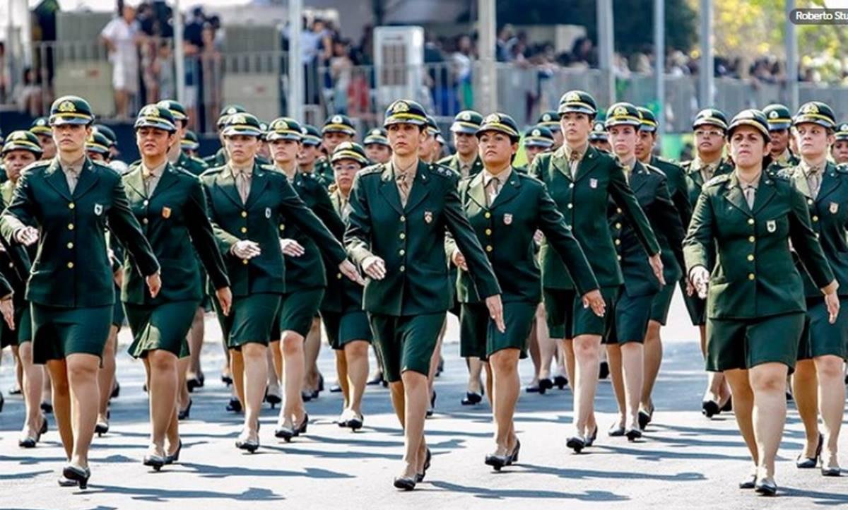 Exército inicia no Rio incorporação da 1ª turma de mulheres recrutas