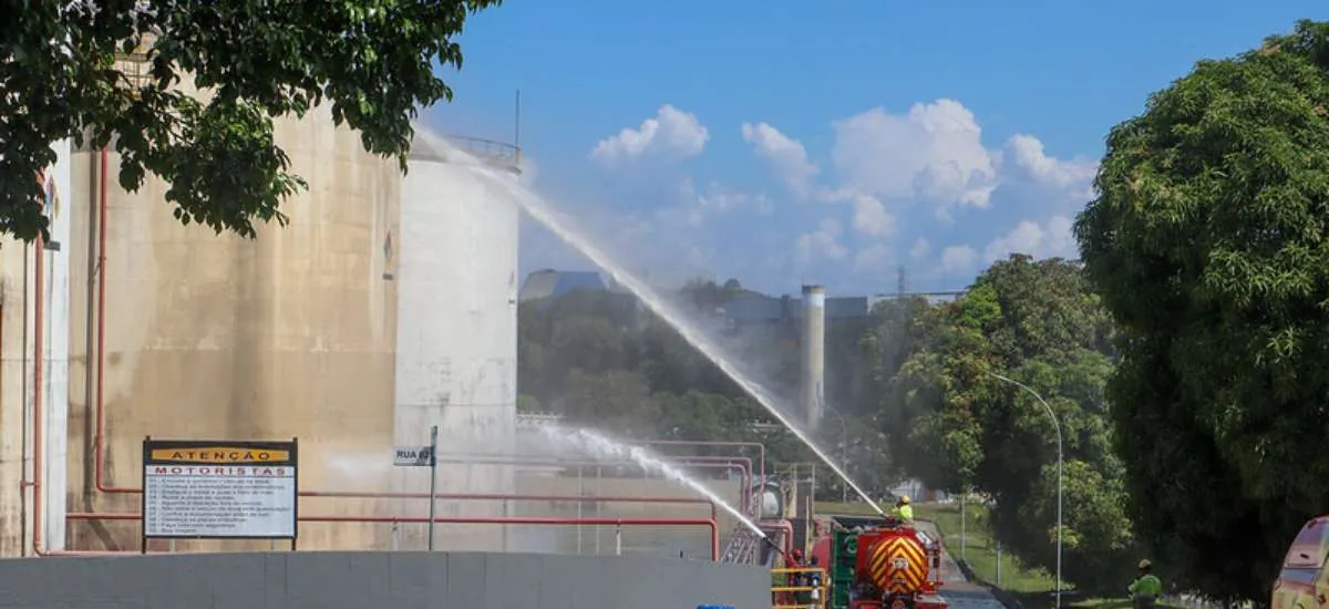 Vazamento de gás em Manaus: bombeiros completam 3º dia de resfriamento; mais de 400 pessoas receberam atendimento médico