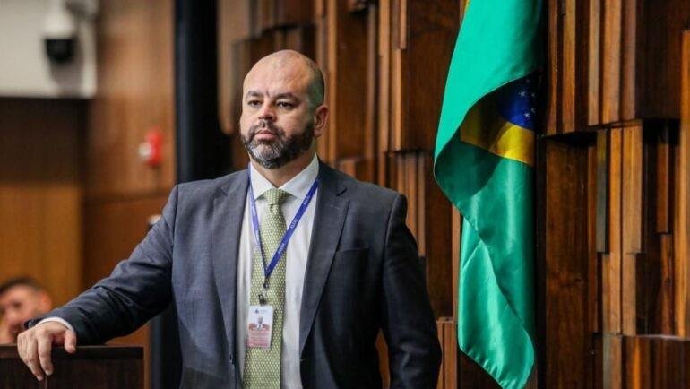 Chefe de gabinete de Bacellar tinha 'manual' para apagar dados de celular ao lado da cama, aponta PF; veja a imagem