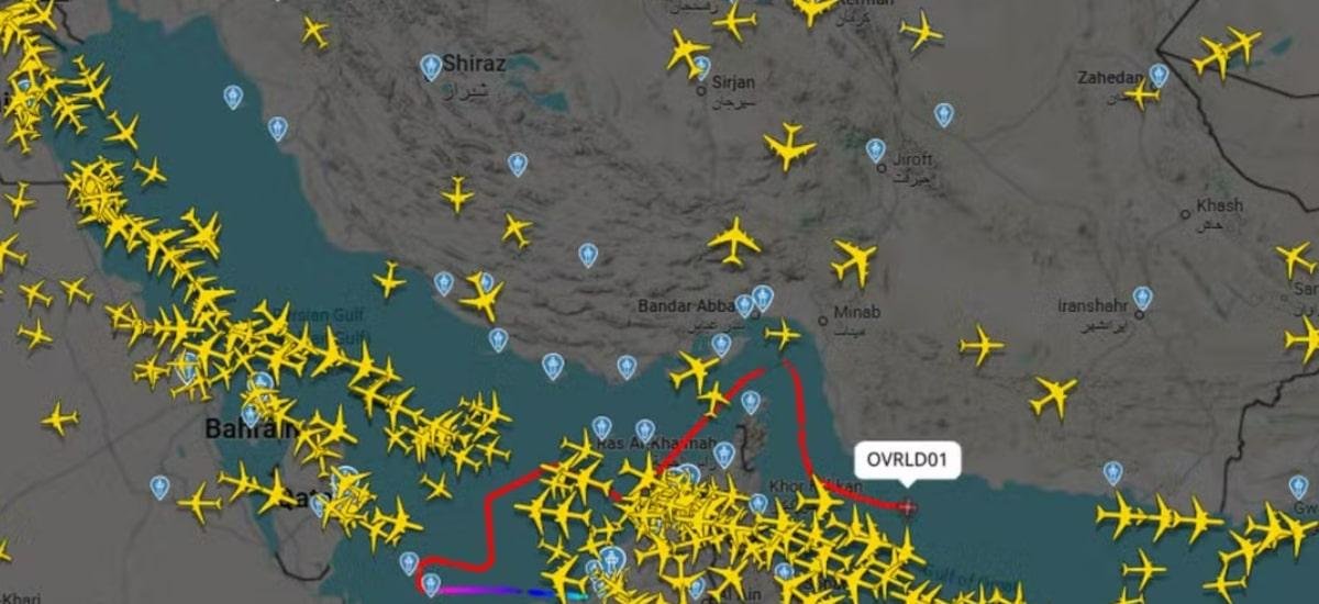 Avião da marinha dos Estados Unidos faz voo próximo ao Irã em meio a protestos