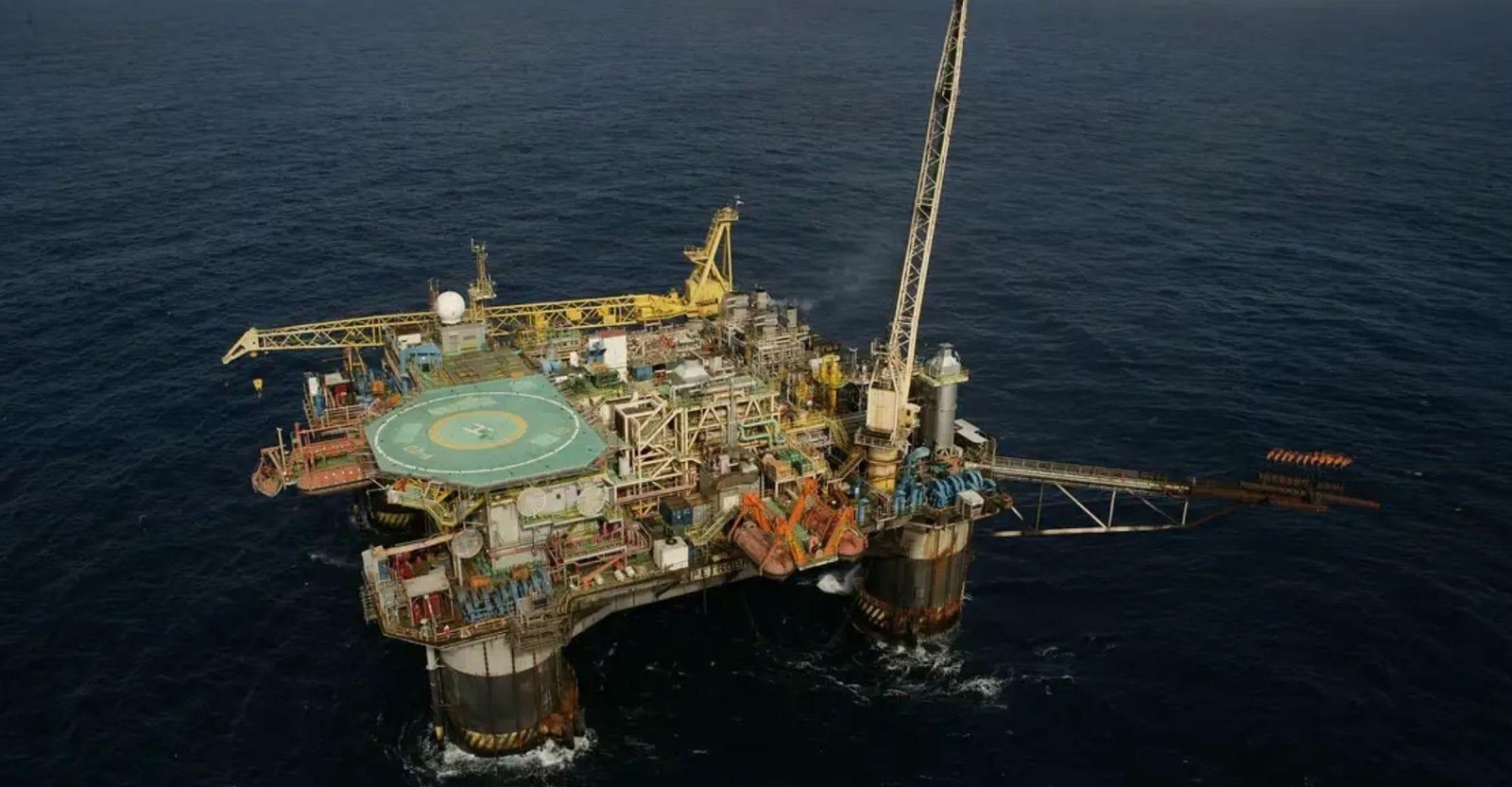 Preço do petróleo sobe com guerra no Oriente Médio