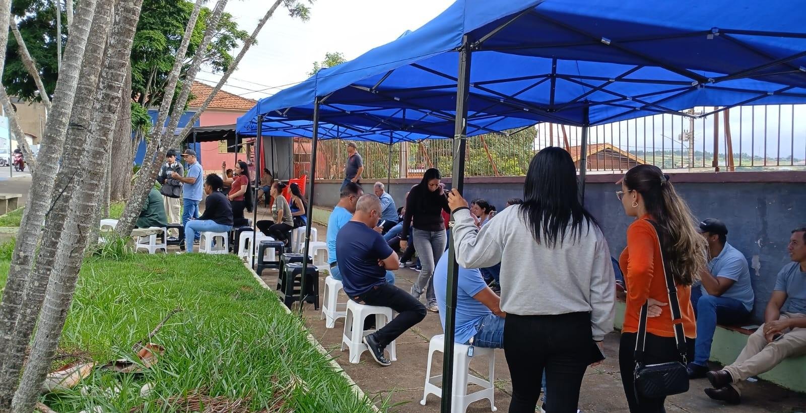 Funcionários e moradores protestam contra transporte público em Pilar | G1