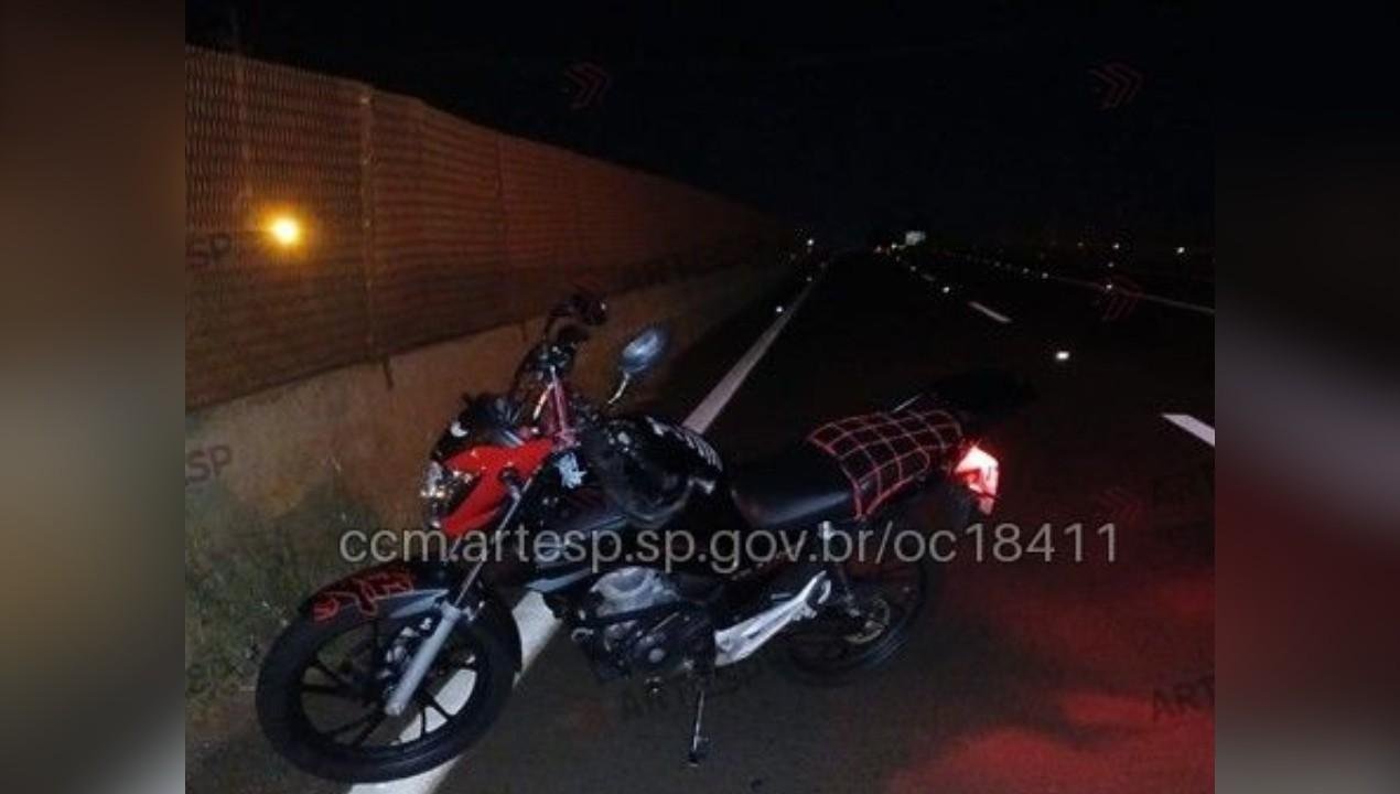 Pedestre morre ao ser atropelado por carreta e moto na SP-255 em Avaré | G1