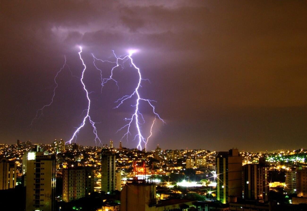 Descargas atmosféricas: 225 mil foram registradas no Leste de MG; veja quais cuidados ter com raios | G1
