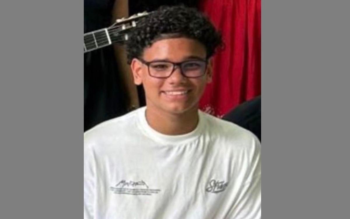 Morre adolescente baleado na cabeça quando volta da formatura da mãe | G1