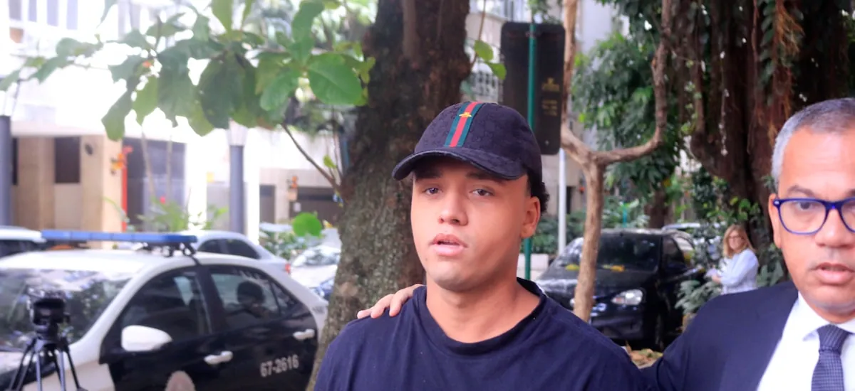 Renner retira de lojas camiseta com frase ‘regret nothing’ usada por réu de estupro coletivo no Rio