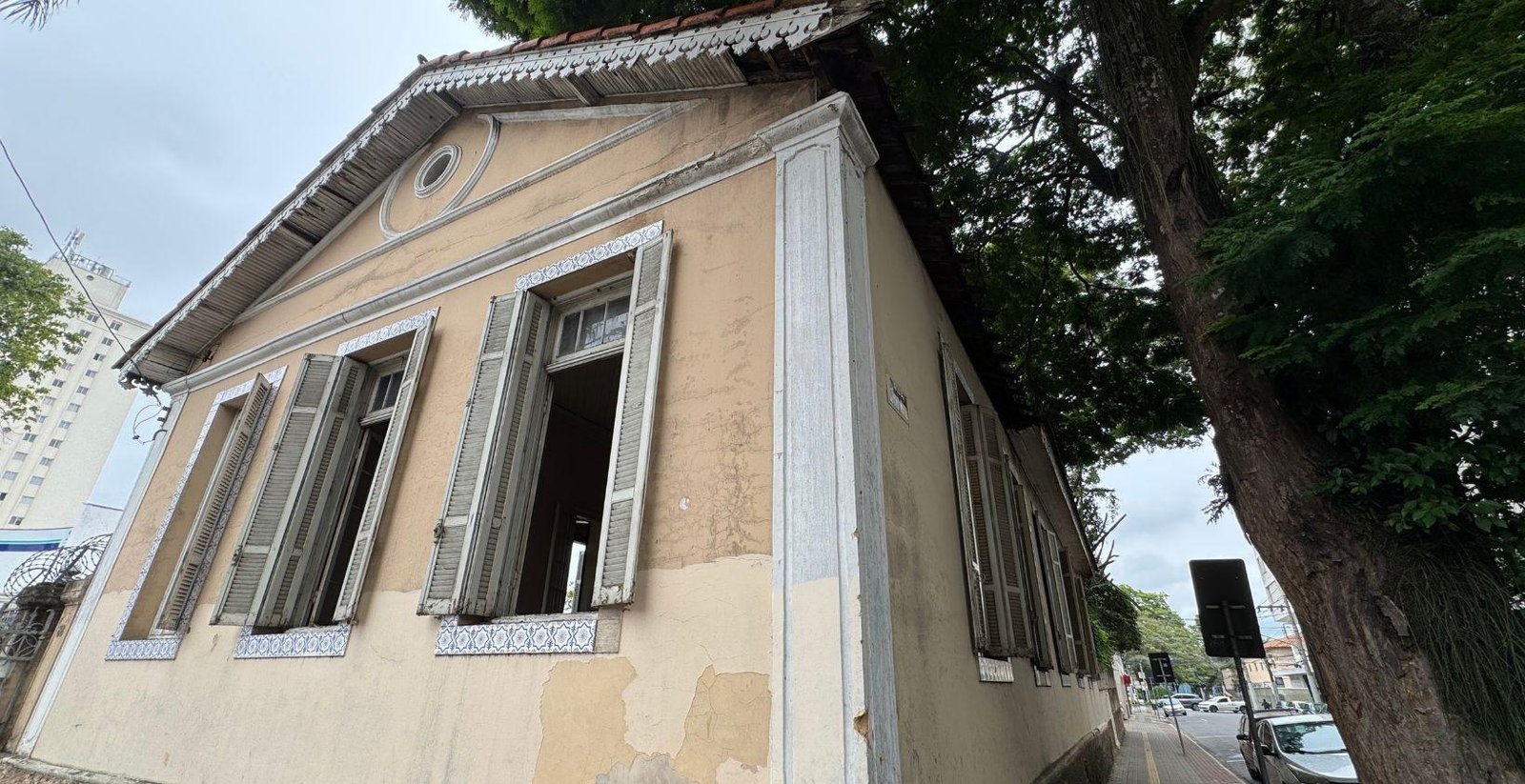 Imóvel tombado no Centro de São José dos Campos vai passar por restauração depois de 30 anos fechado | G1